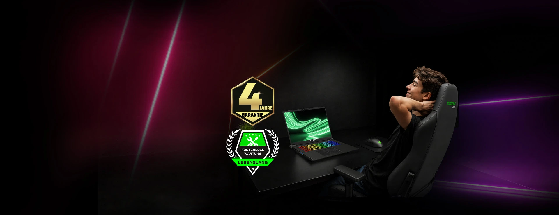Gamer im Gaming-Stuhl vor einem Tulpar Notebook